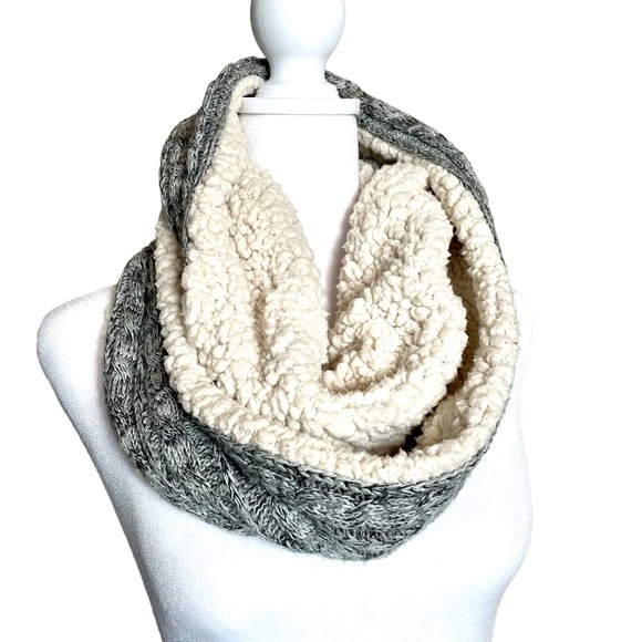 Pair of Vintage Scarves Buffalo Check & Sherpa - OS - Picture 2 of 9